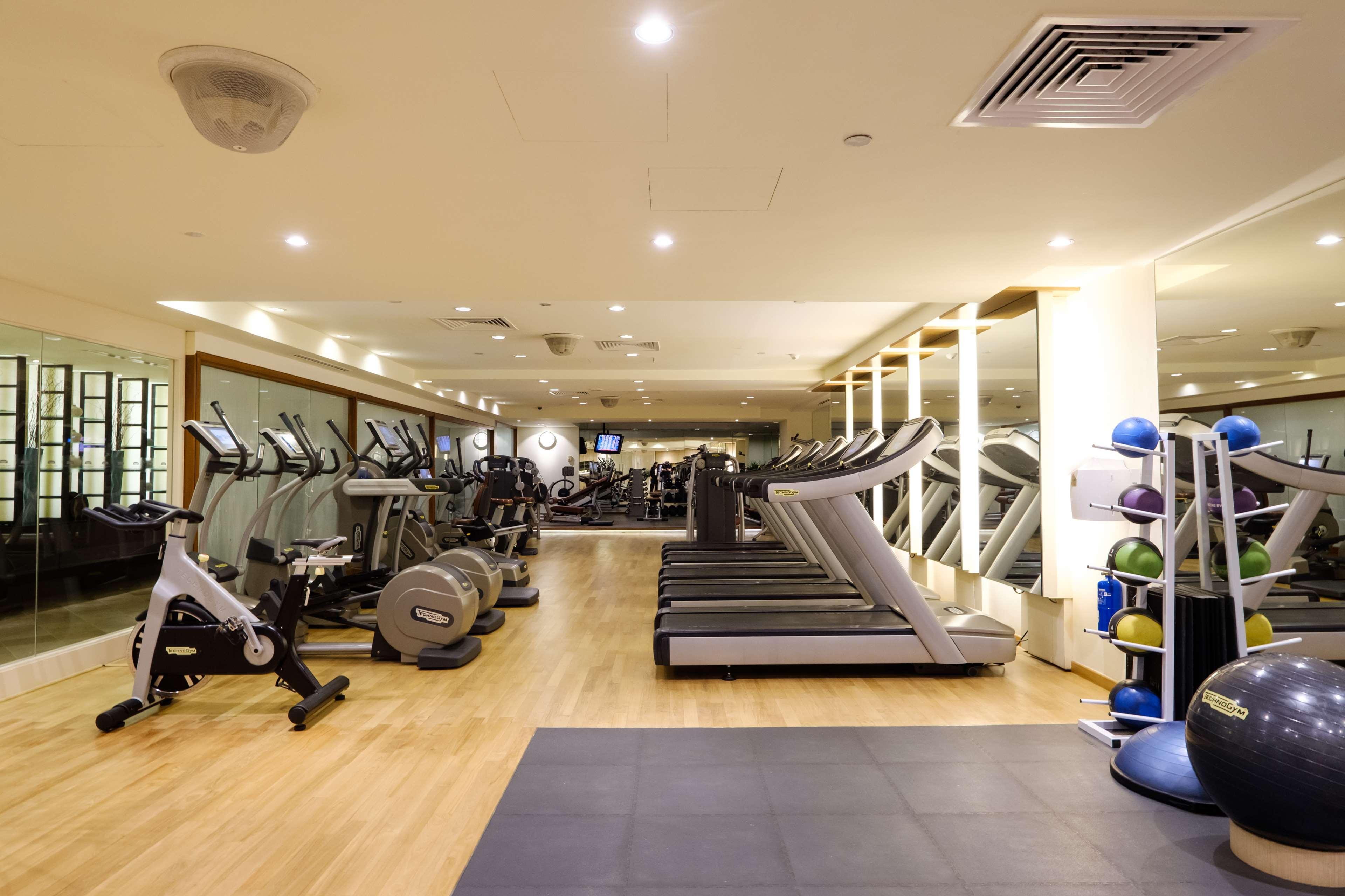The Fullerton Hotel Сінгапур Екстер'єр фото The gym at the InterContinental London The O2